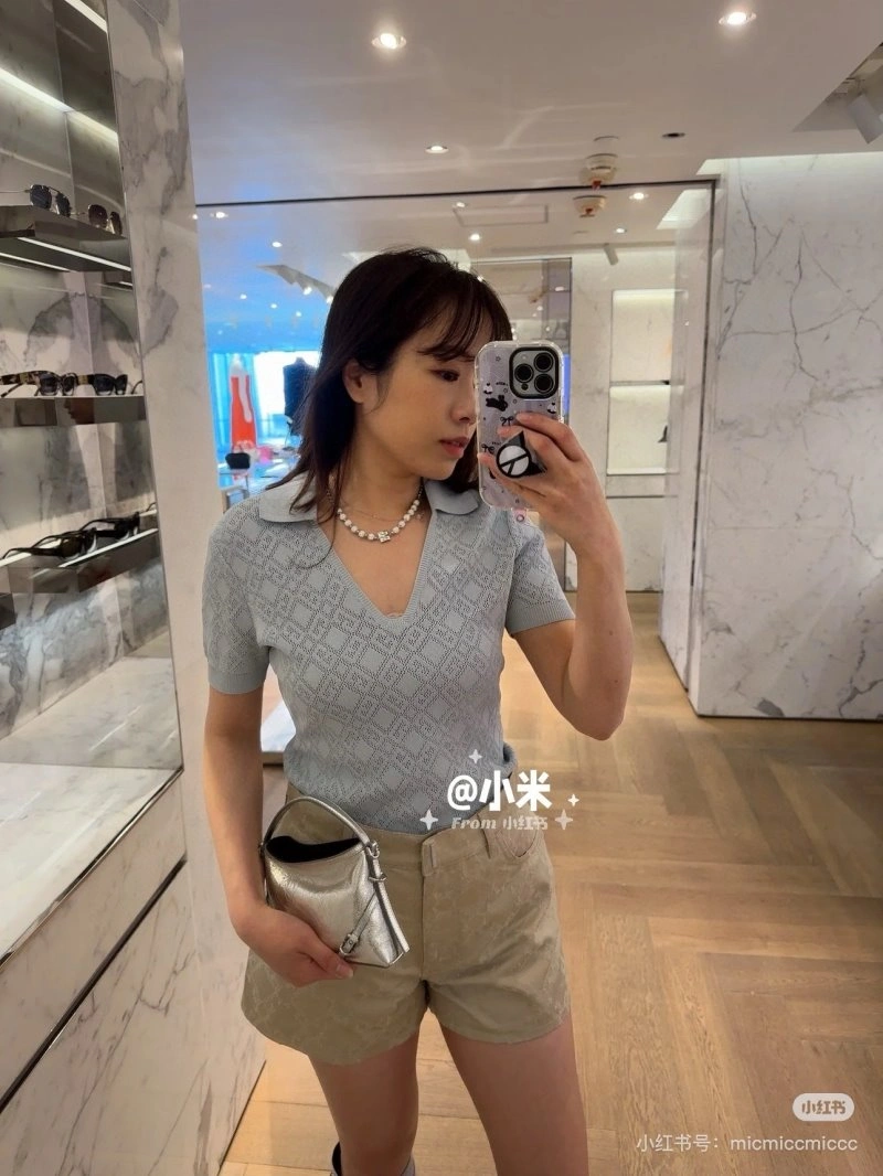 Sophisticated Unclassified Brand T-Shirts 153348