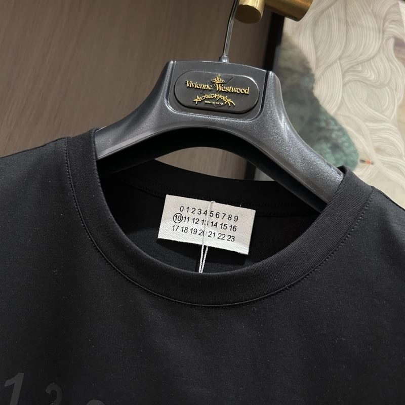 Fashionable Unclassified Brand T-Shirts 158171