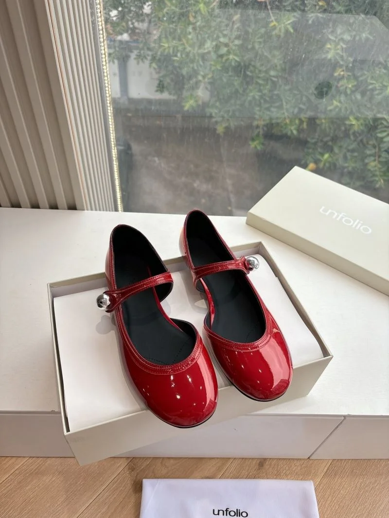 Supportive Unfolio Shoes 8701