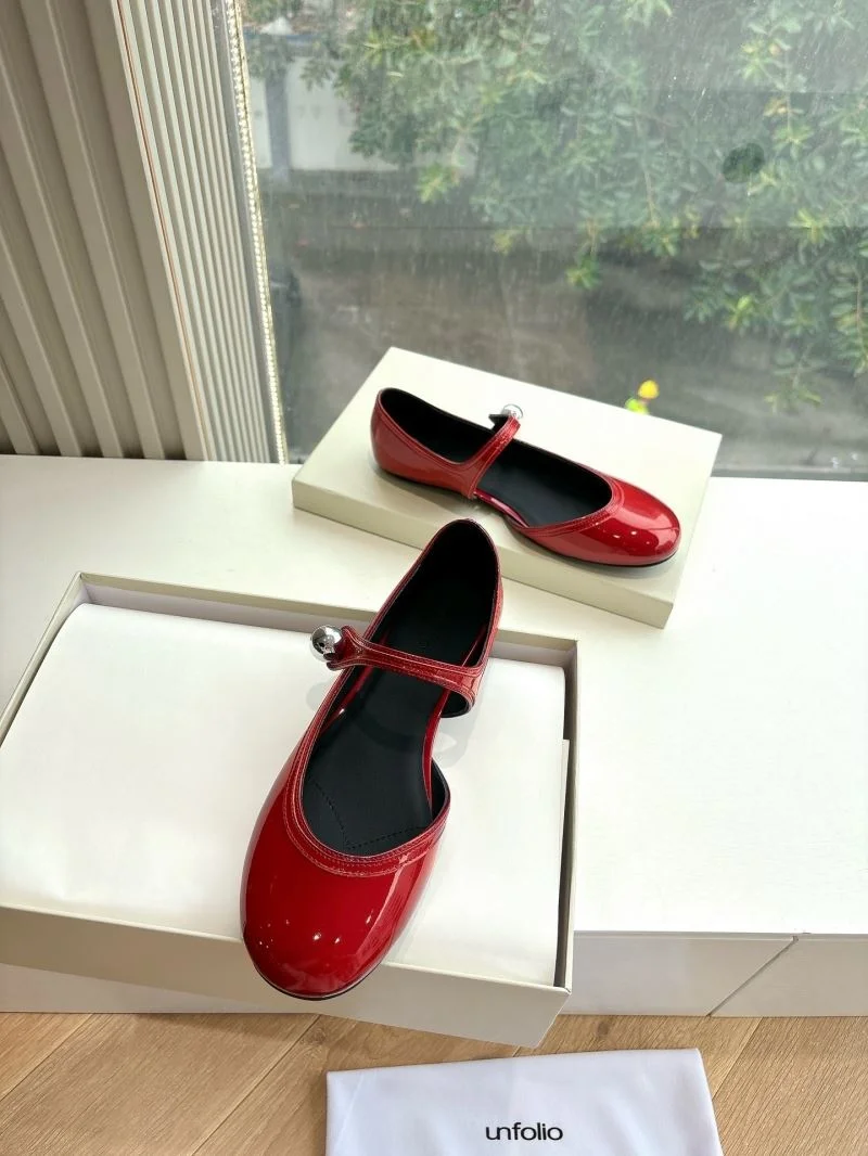 Supportive Unfolio Shoes 8701