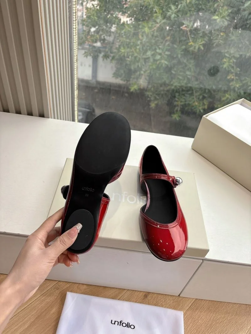 Supportive Unfolio Shoes 8701