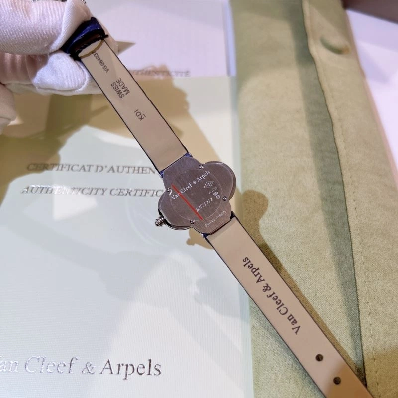 Comfortable VAN CLEEF ARPELS Watches 206871
