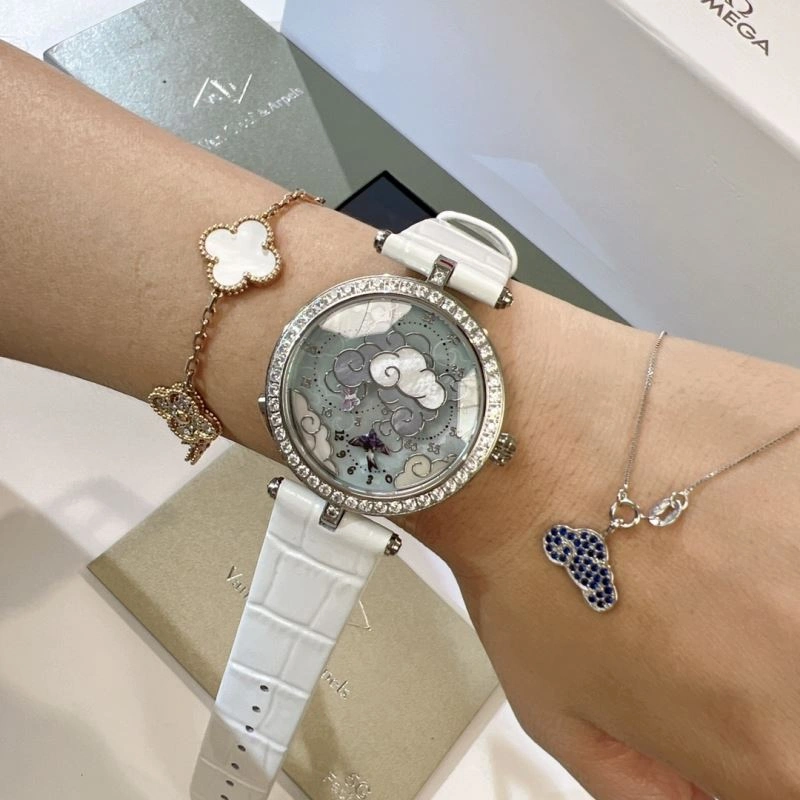 Sleek VAN CLEEF ARPELS Watches 206879