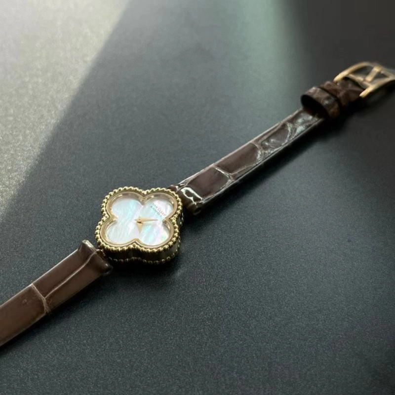 Colorful VAN CLEEF ARPELS Watches 206862