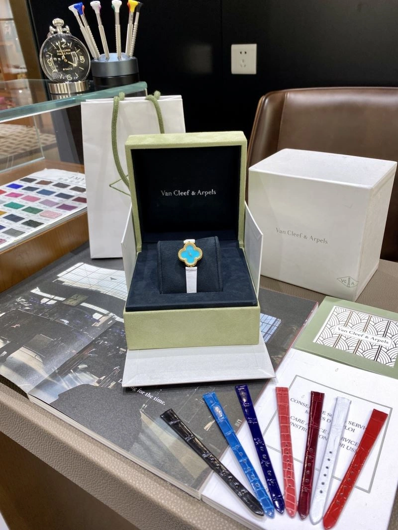 VAN CLEEF ARPELS Watches TravelReady 206851