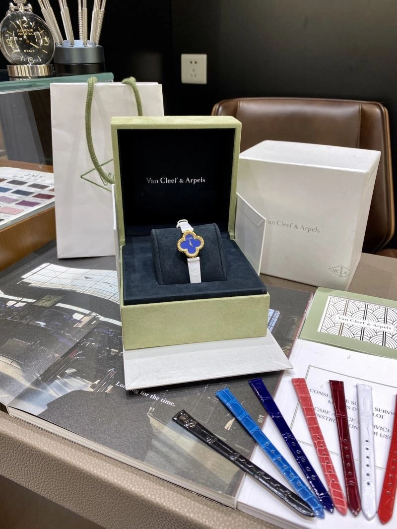 Sleek VAN CLEEF ARPELS Watches 206850