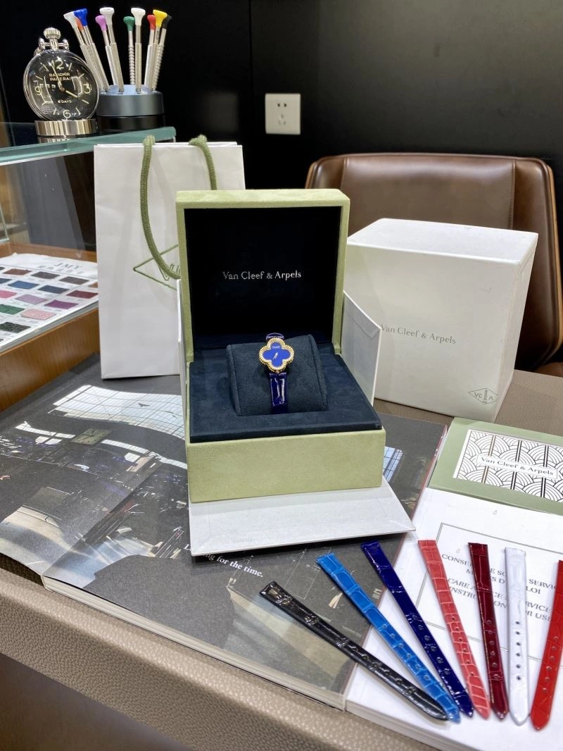 Sporty VAN CLEEF ARPELS Watches 206848