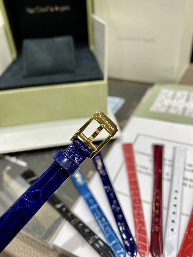 Sporty VAN CLEEF ARPELS Watches 206848