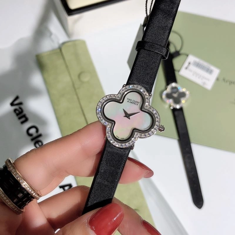 Bright VAN CLEEF ARPELS Watches 206829