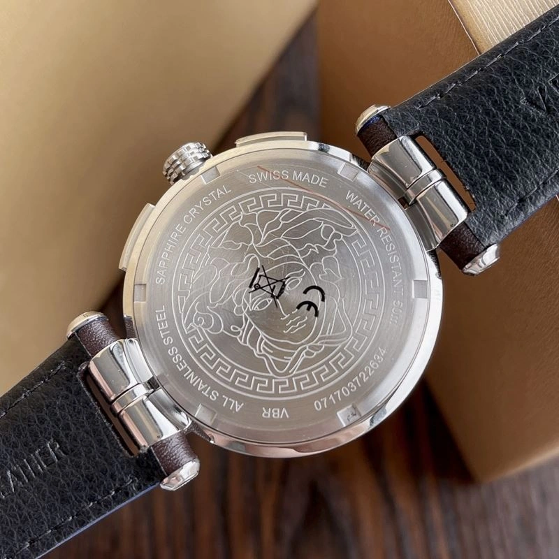 Sporty VERSACE Watches 207335