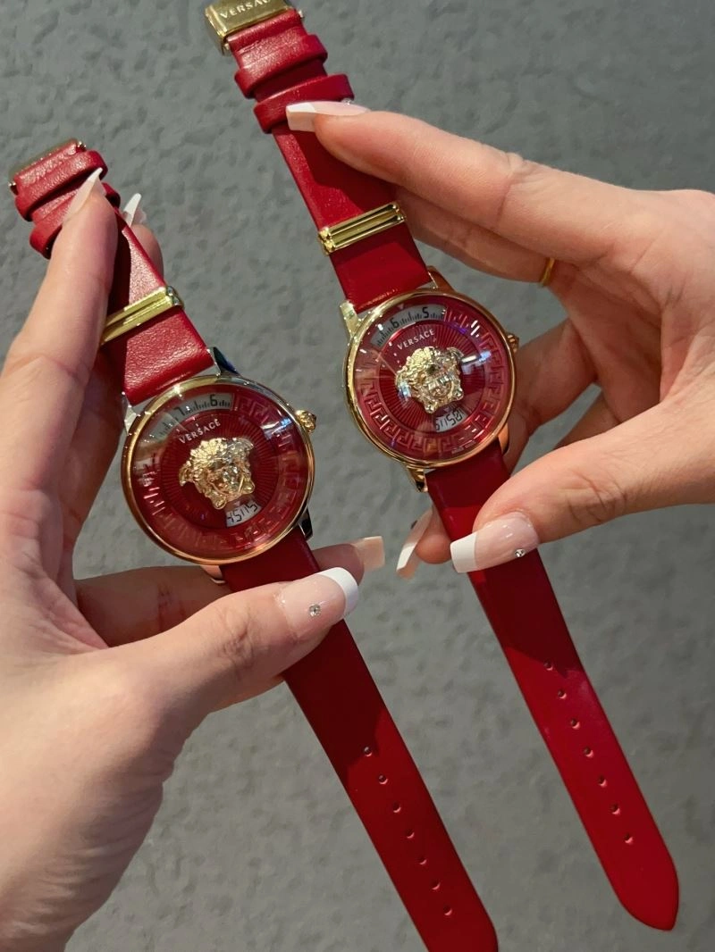 Sporty VERSACE Watches 207145