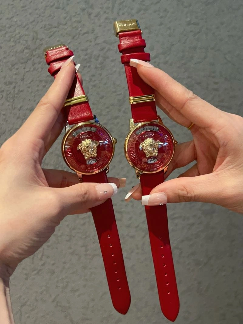 Sporty VERSACE Watches 207145