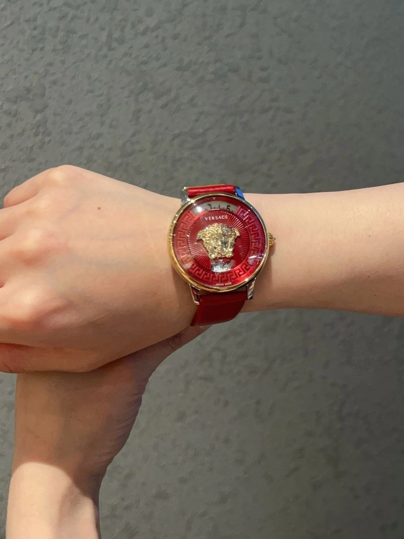 Sporty VERSACE Watches 207145