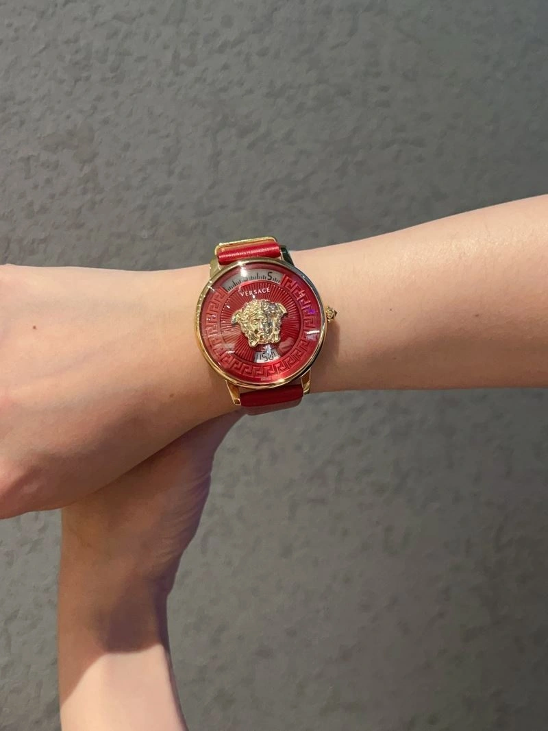 Sporty VERSACE Watches 207145