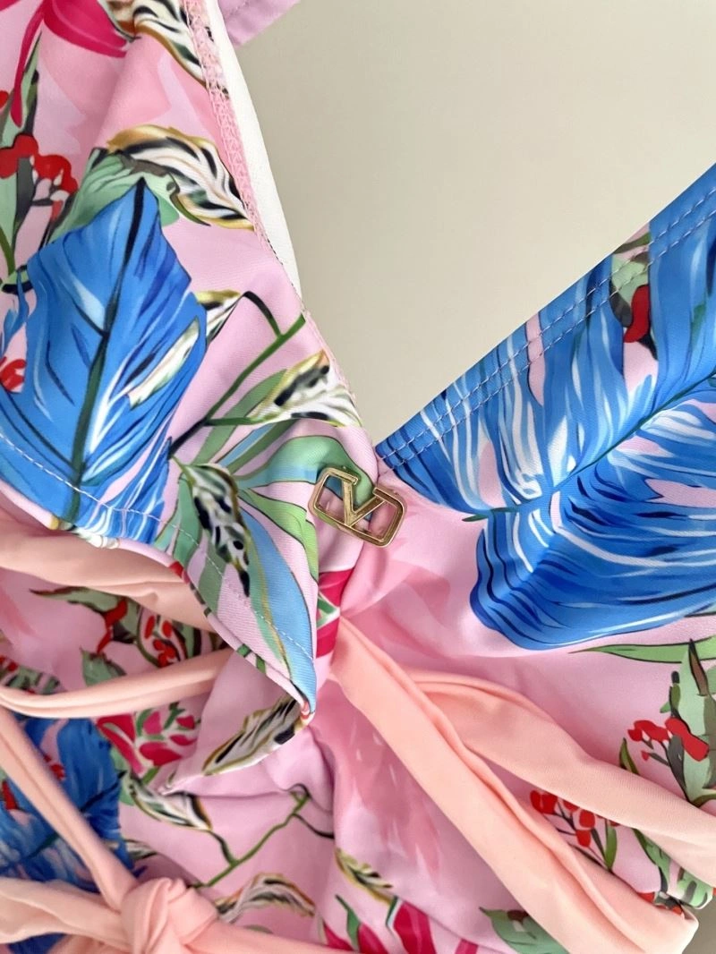 EyeCatching Valentino Bikins 255730