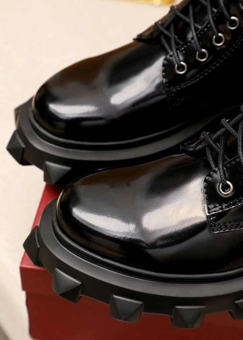 Modern Valentino Boots 37031