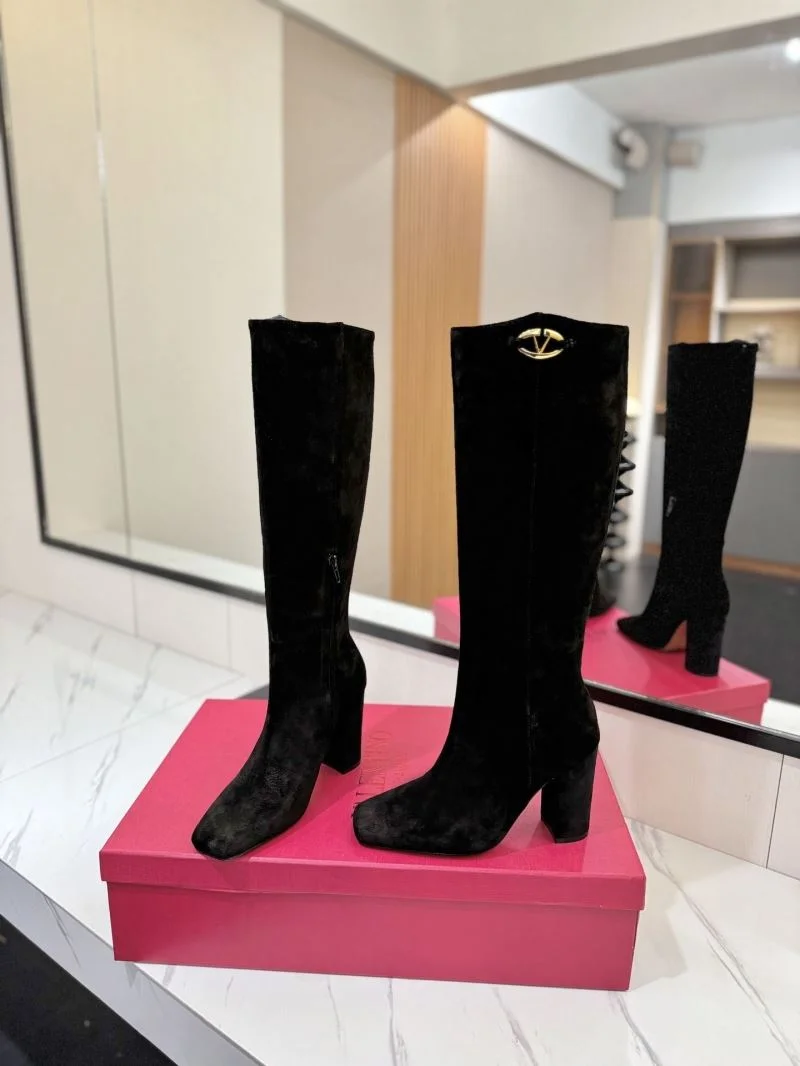 Modern Valentino Boots 37125