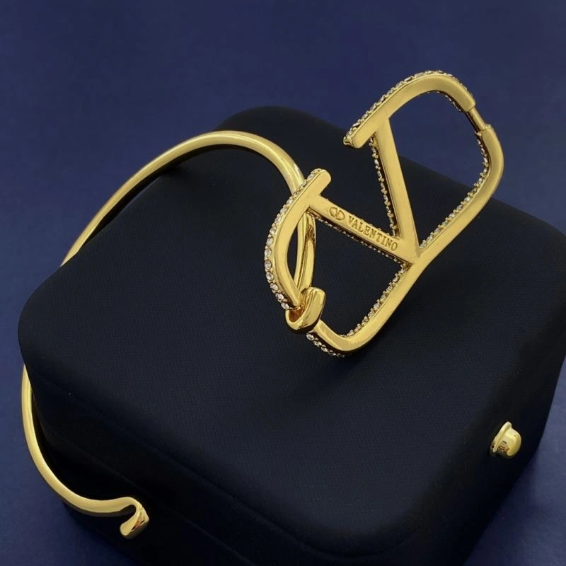 Sleek Valentino Bracelets 214458