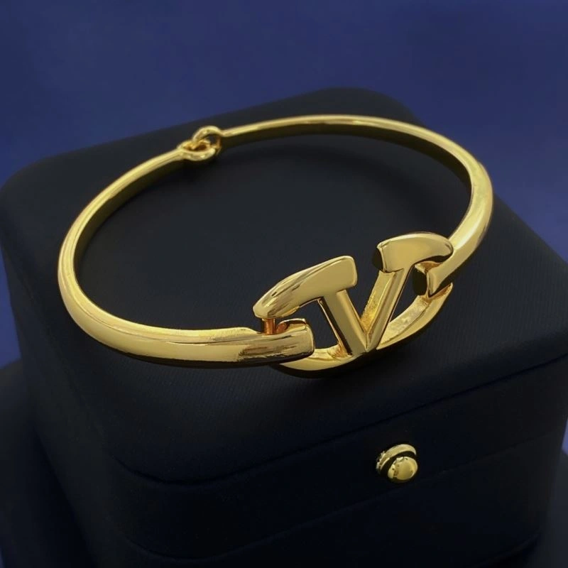 Youthful Valentino Bracelets 214107