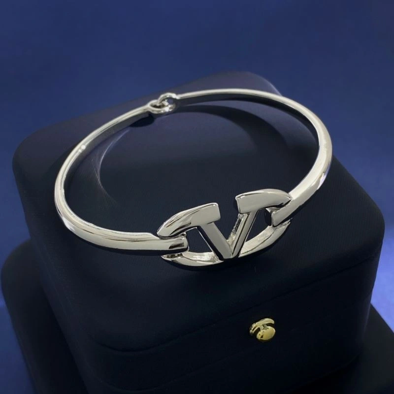 Youthful Valentino Bracelets 214107