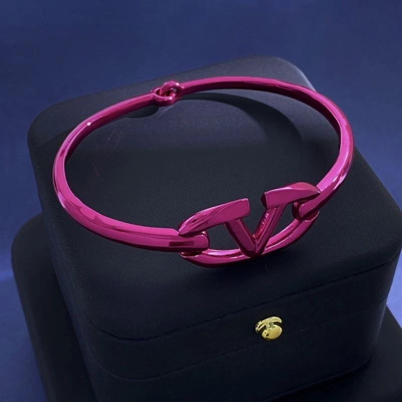 Youthful Valentino Bracelets 214107