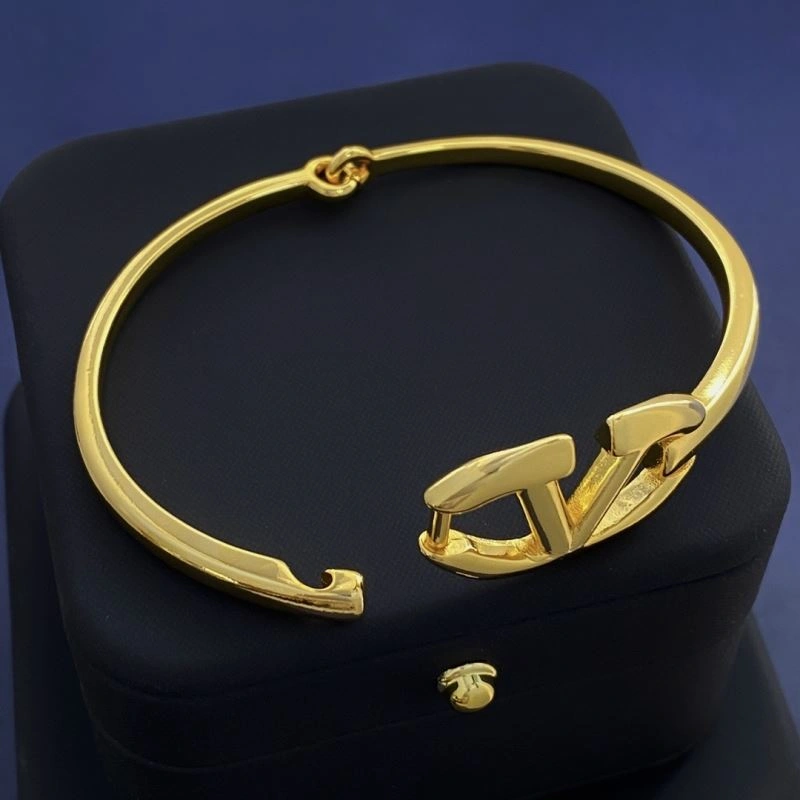 Youthful Valentino Bracelets 214107