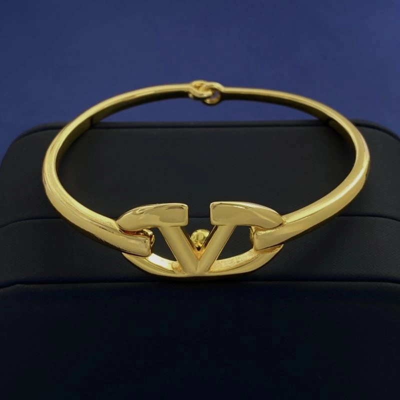 Youthful Valentino Bracelets 214107