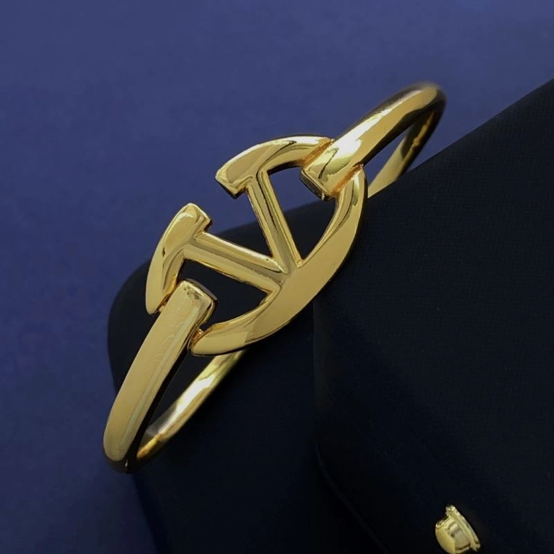 Youthful Valentino Bracelets 214107