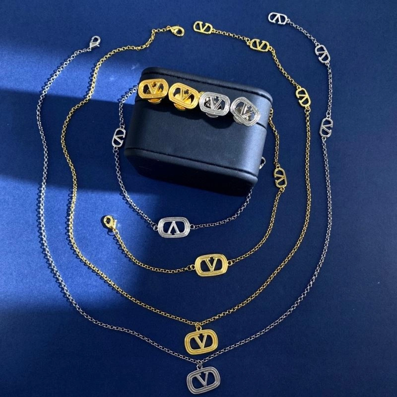 Neat Valentino Bracelets 211056