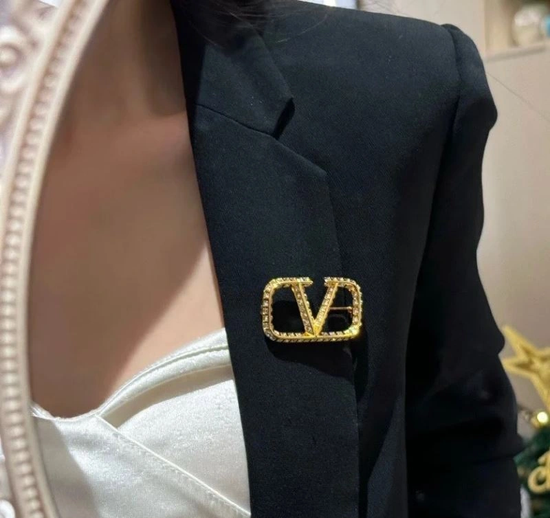 Trendy Valentino Brooches 212824