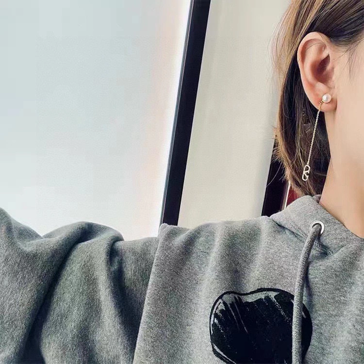 EyeCatching Valentino Earrings 213201