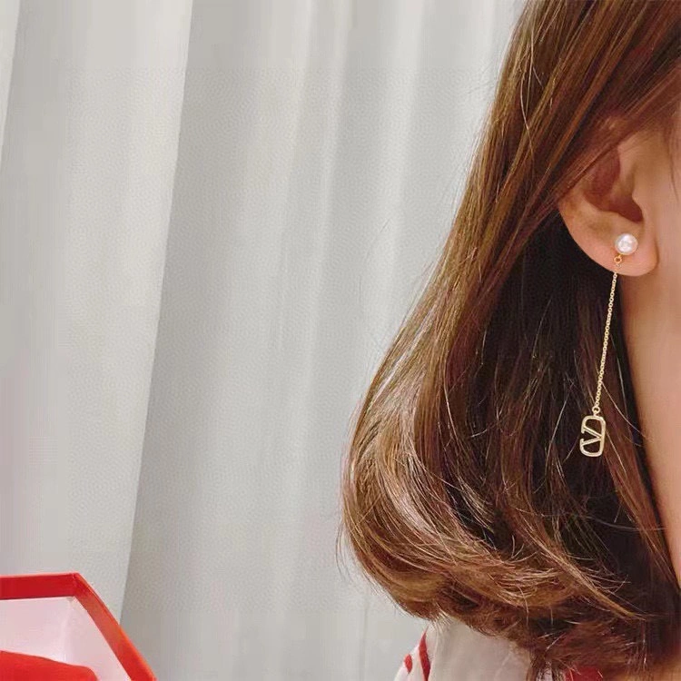 EyeCatching Valentino Earrings 213201