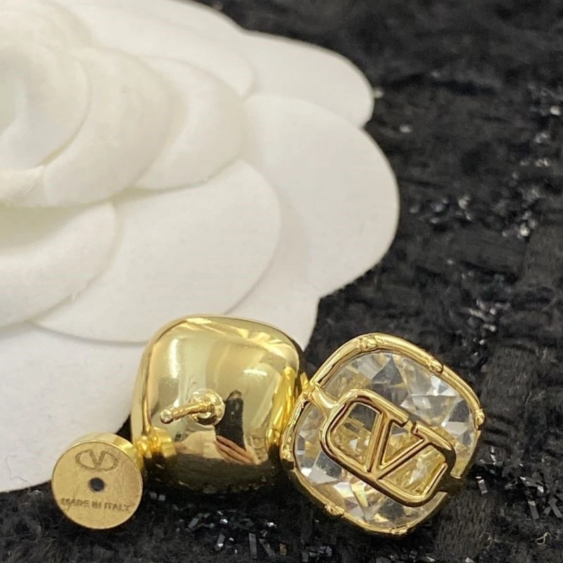 Cozy Valentino Earrings 210337