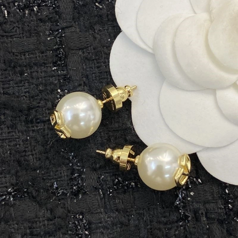 TechFriendly Valentino Earrings 210320