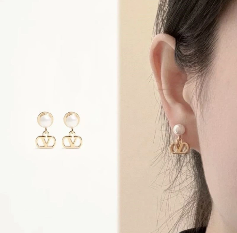 Reliable Valentino Earrings 210318
