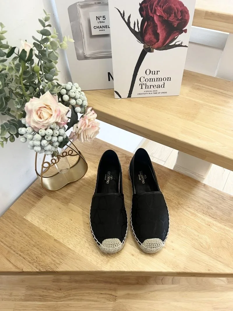 Versatile Valentino Fishermans Shoes 36777