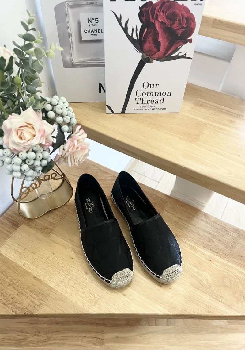 Versatile Valentino Fishermans Shoes 36777