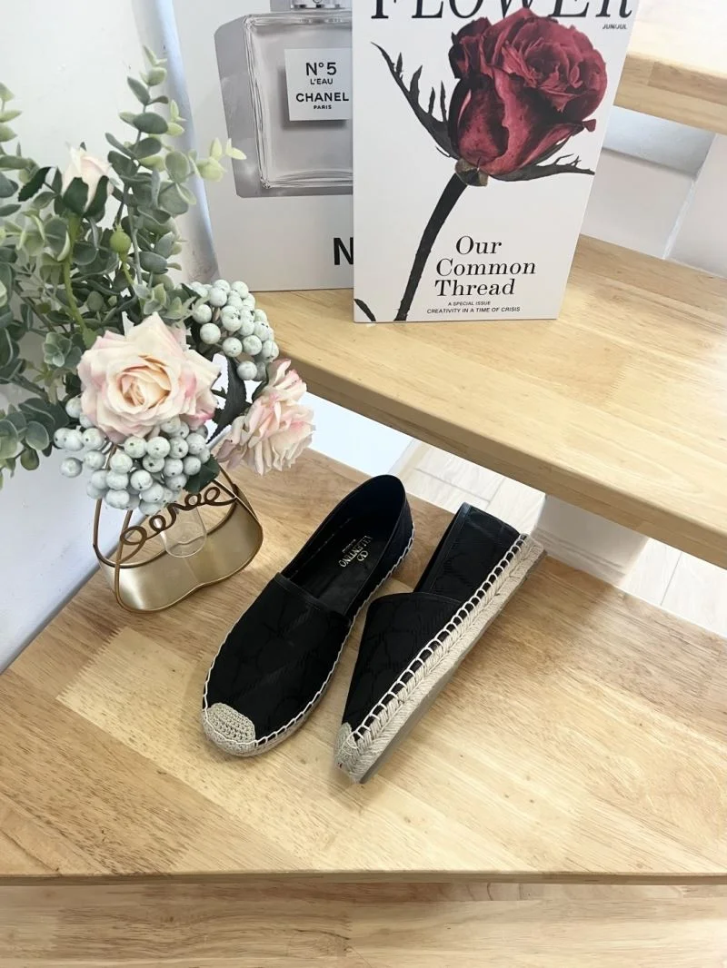 Versatile Valentino Fishermans Shoes 36777