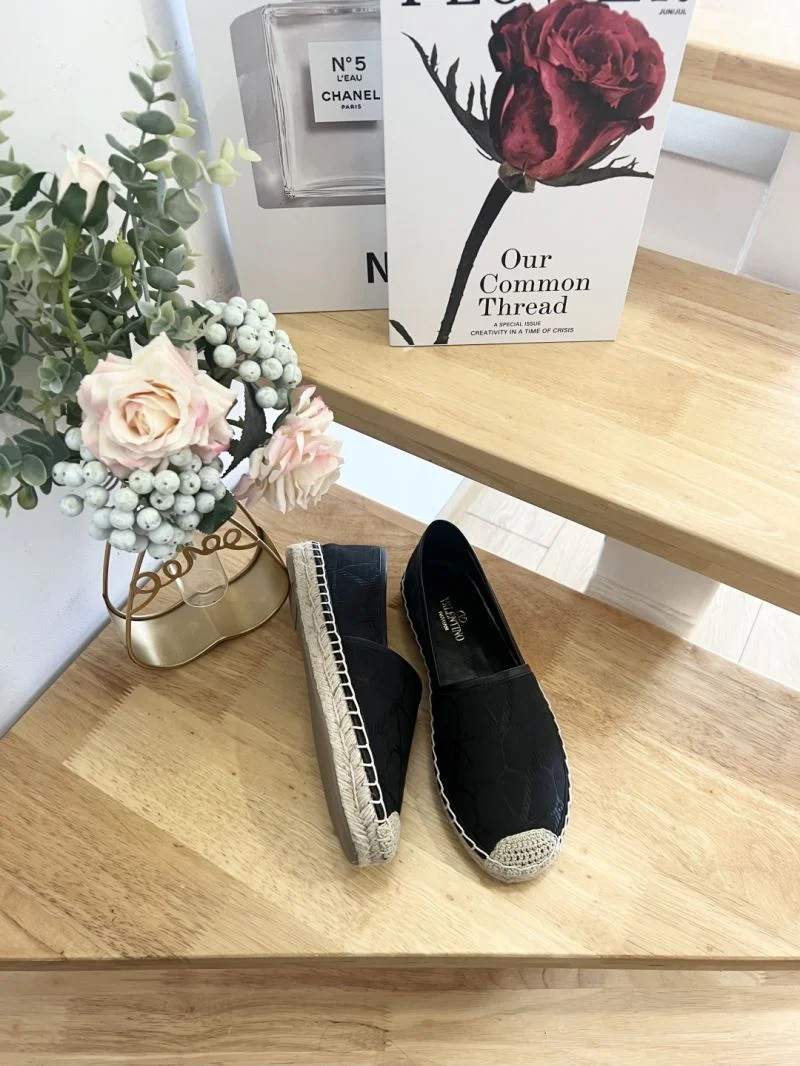 Versatile Valentino Fishermans Shoes 36777