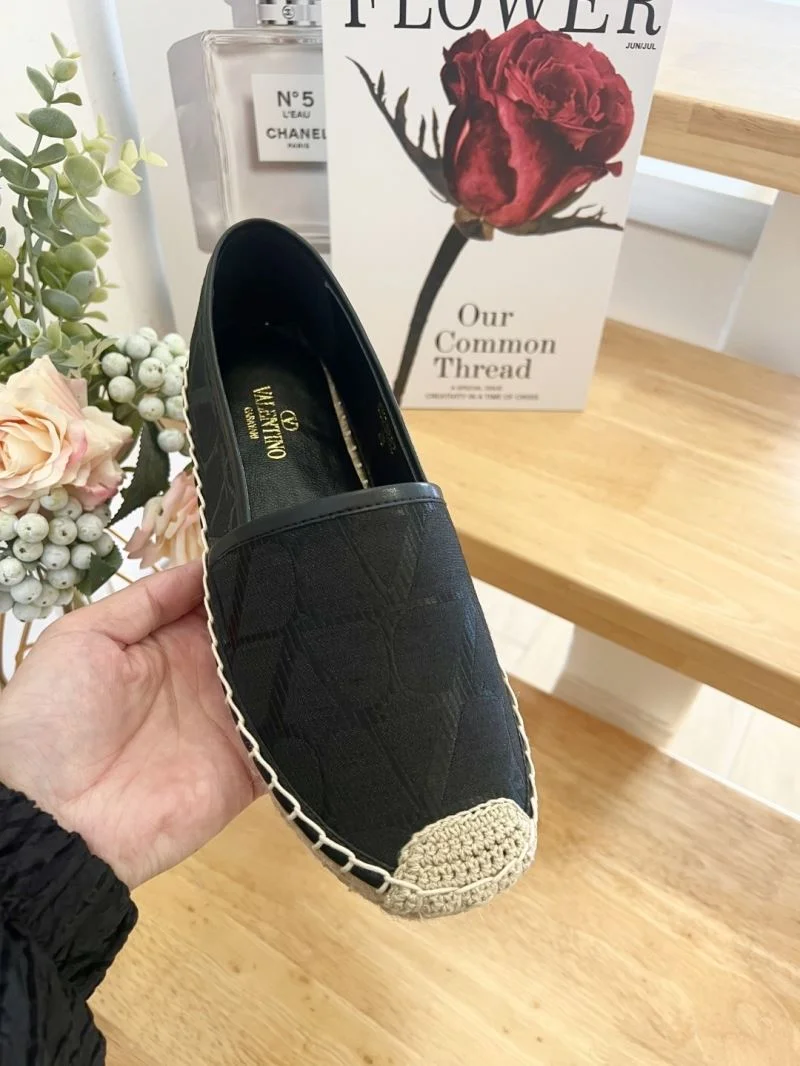 Versatile Valentino Fishermans Shoes 36777