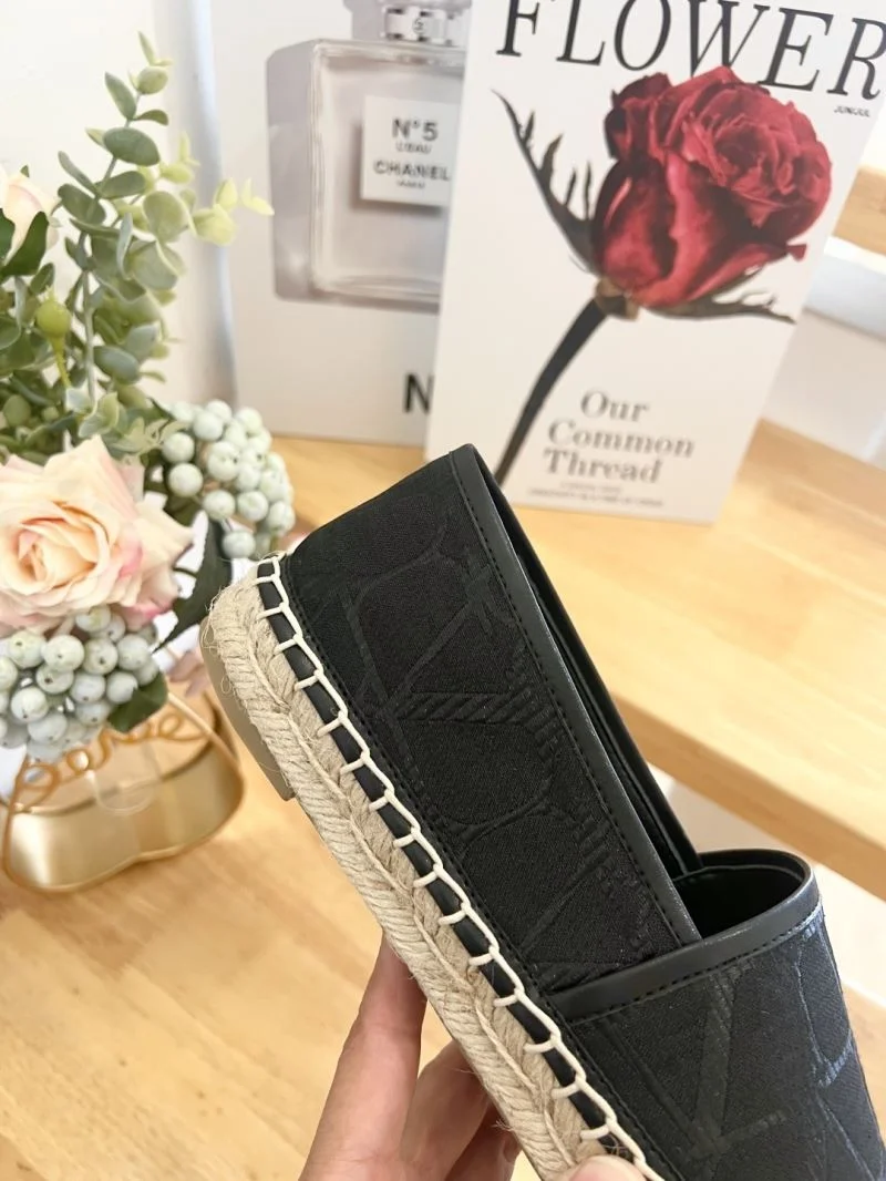 Versatile Valentino Fishermans Shoes 36777