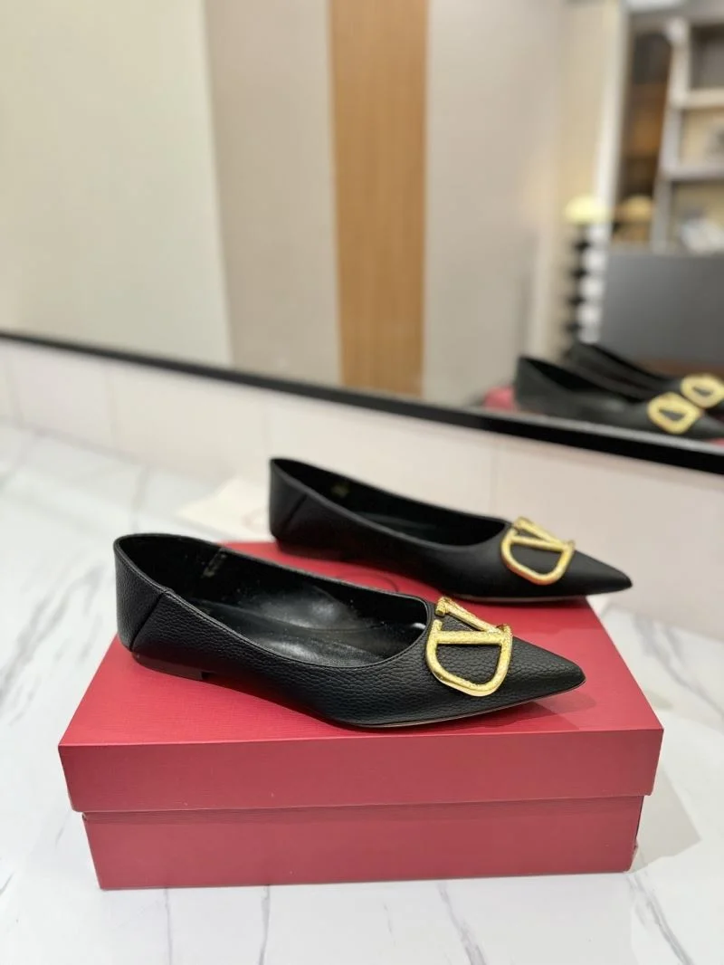Modern Valentino Flat Shoes 36781