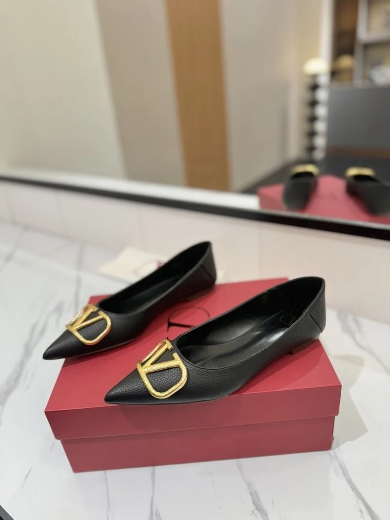 Modern Valentino Flat Shoes 36781