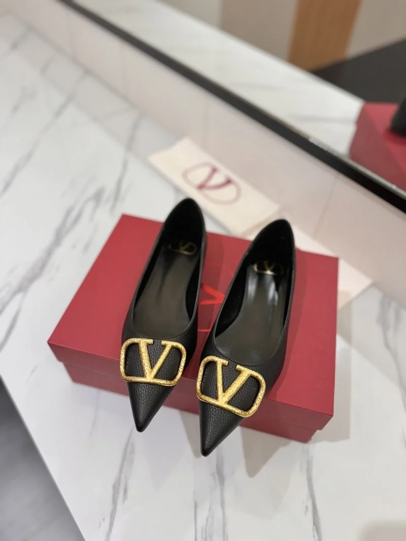 Modern Valentino Flat Shoes 36781