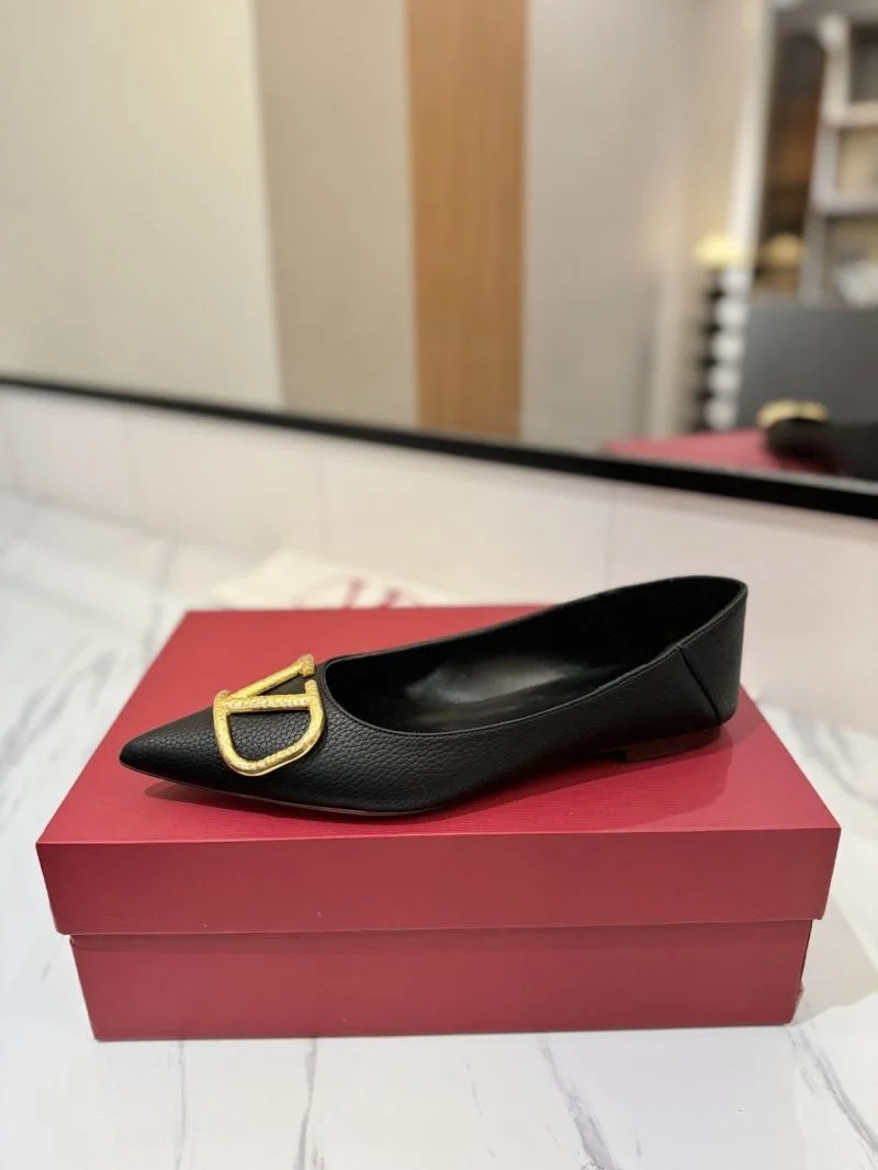 Modern Valentino Flat Shoes 36781