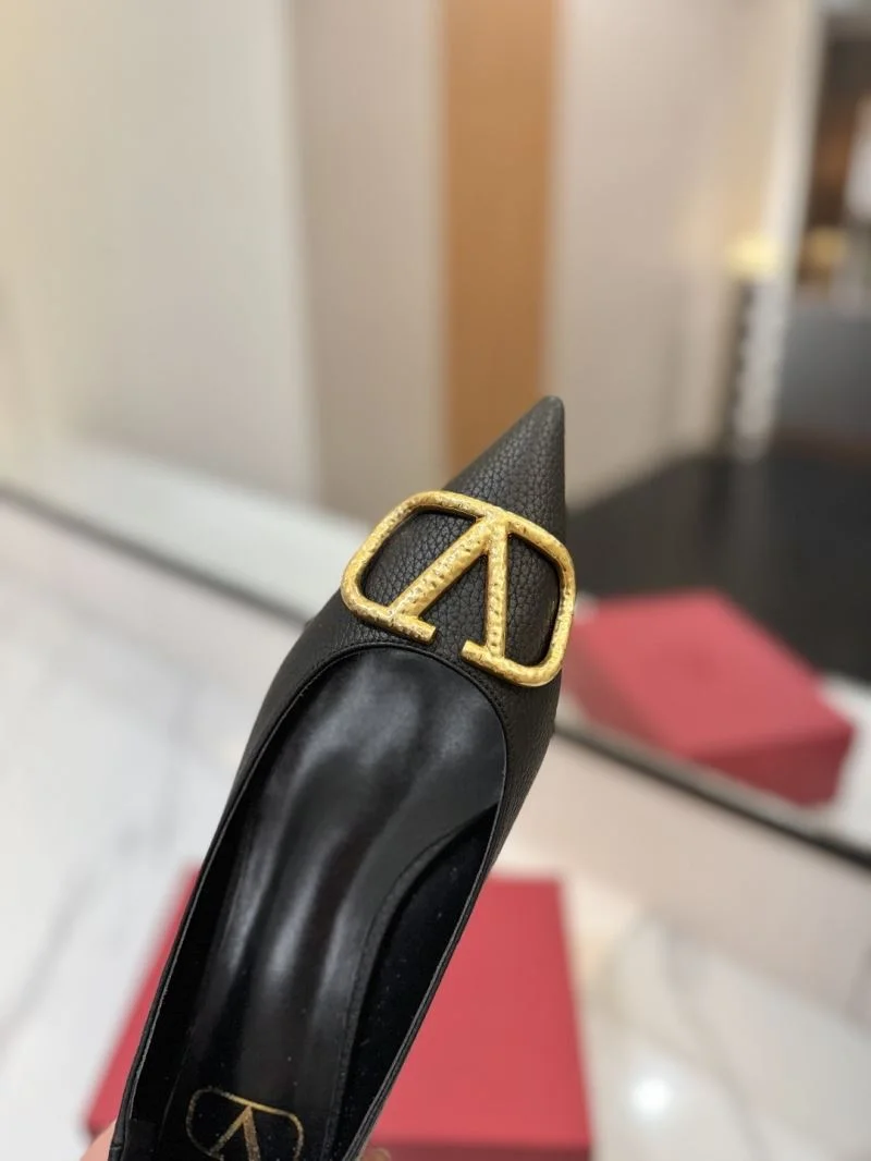 Modern Valentino Flat Shoes 36781
