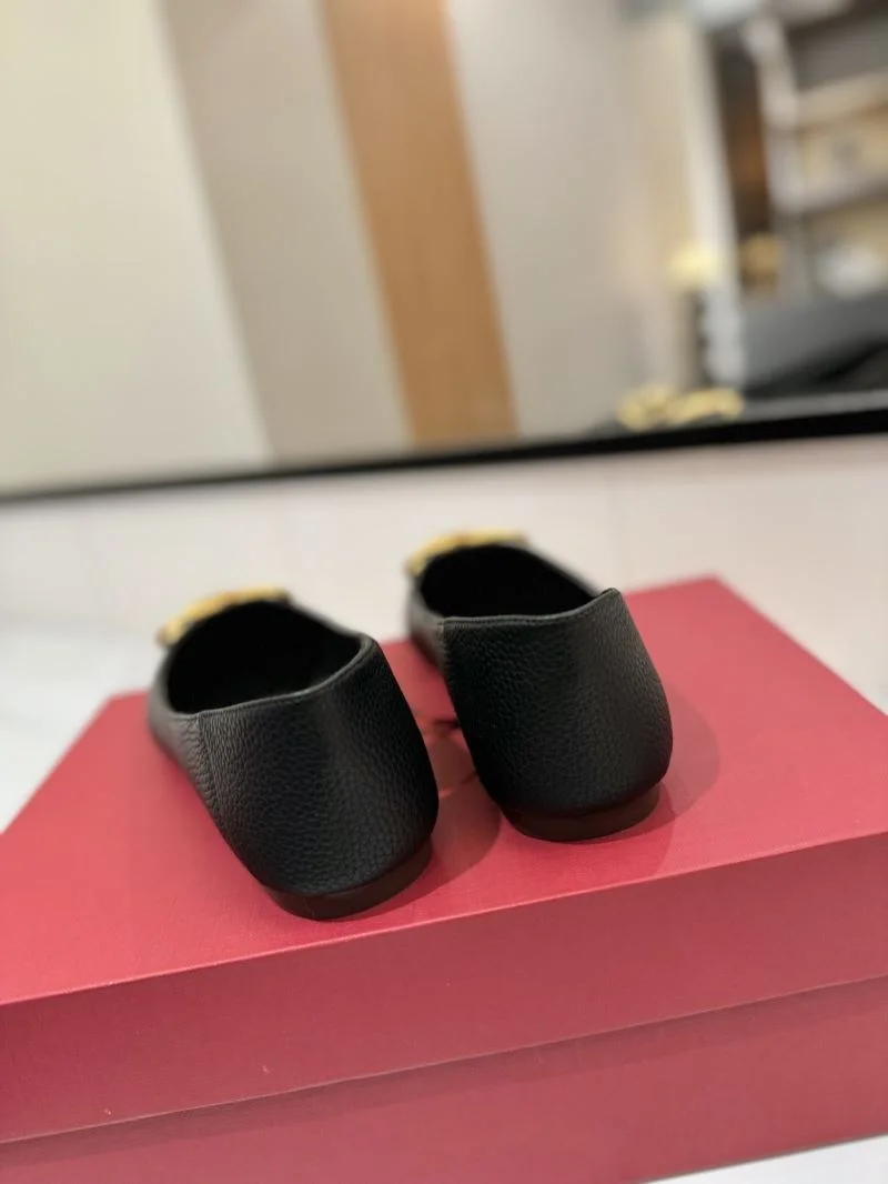 Modern Valentino Flat Shoes 36781