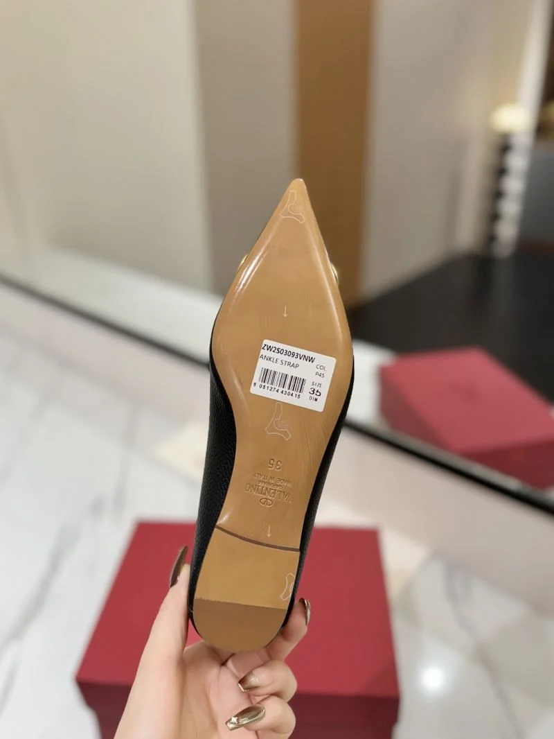 Modern Valentino Flat Shoes 36781