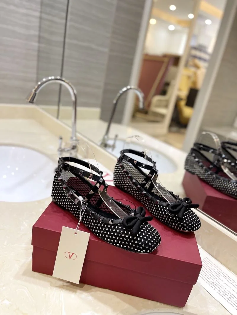 Reliable Valentino Flat Shoes 36771