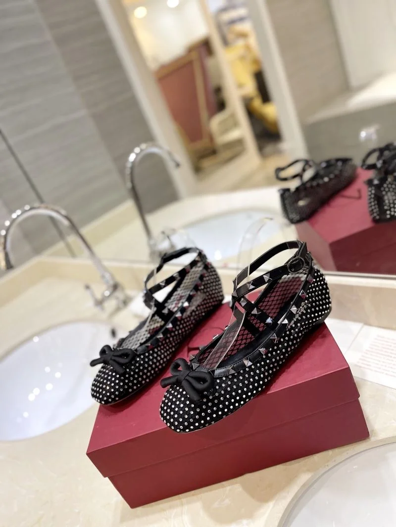 Reliable Valentino Flat Shoes 36771